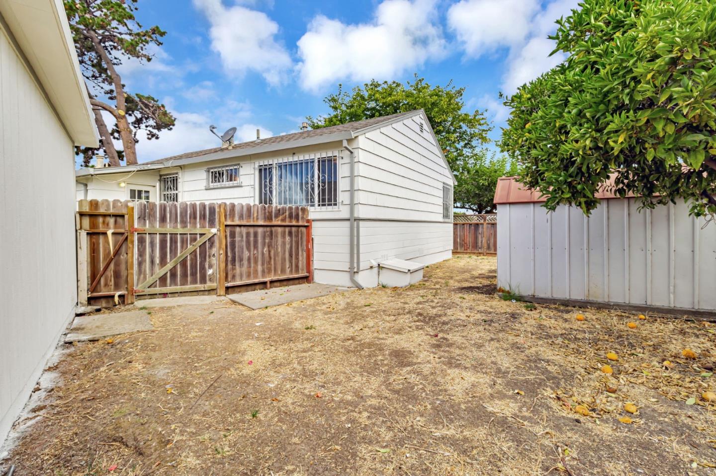 Detail Gallery Image 15 of 16 For 454 Daisy Ln, East Palo Alto,  CA 94303 - 3 Beds | 1/1 Baths