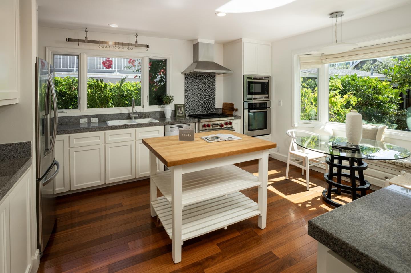 Detail Gallery Image 5 of 13 For 1632 Mariposa Ave, Palo Alto,  CA 94306 - 4 Beds | 2/1 Baths