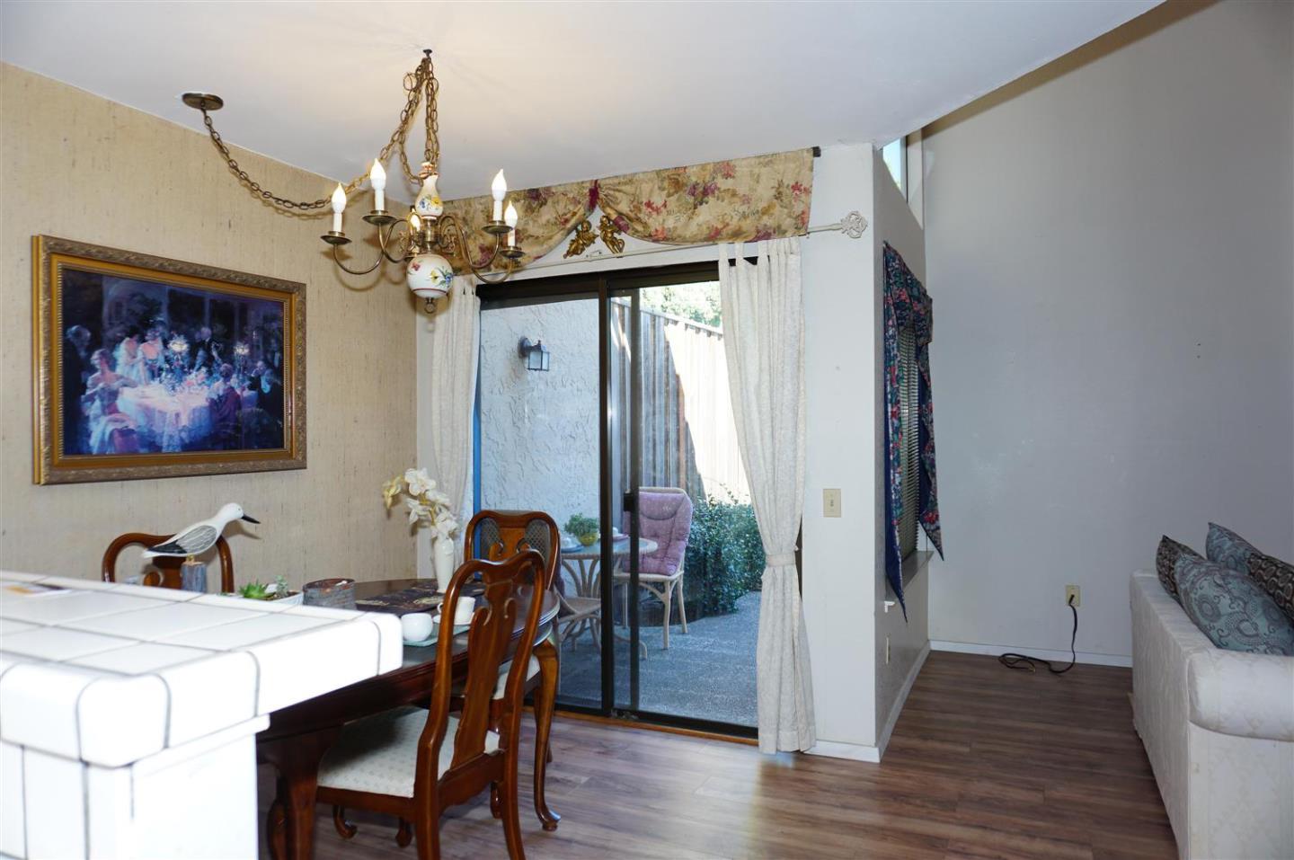 Detail Gallery Image 11 of 36 For 4733 Lago Vista Cir, San Jose,  CA 95129 - 3 Beds | 2/1 Baths