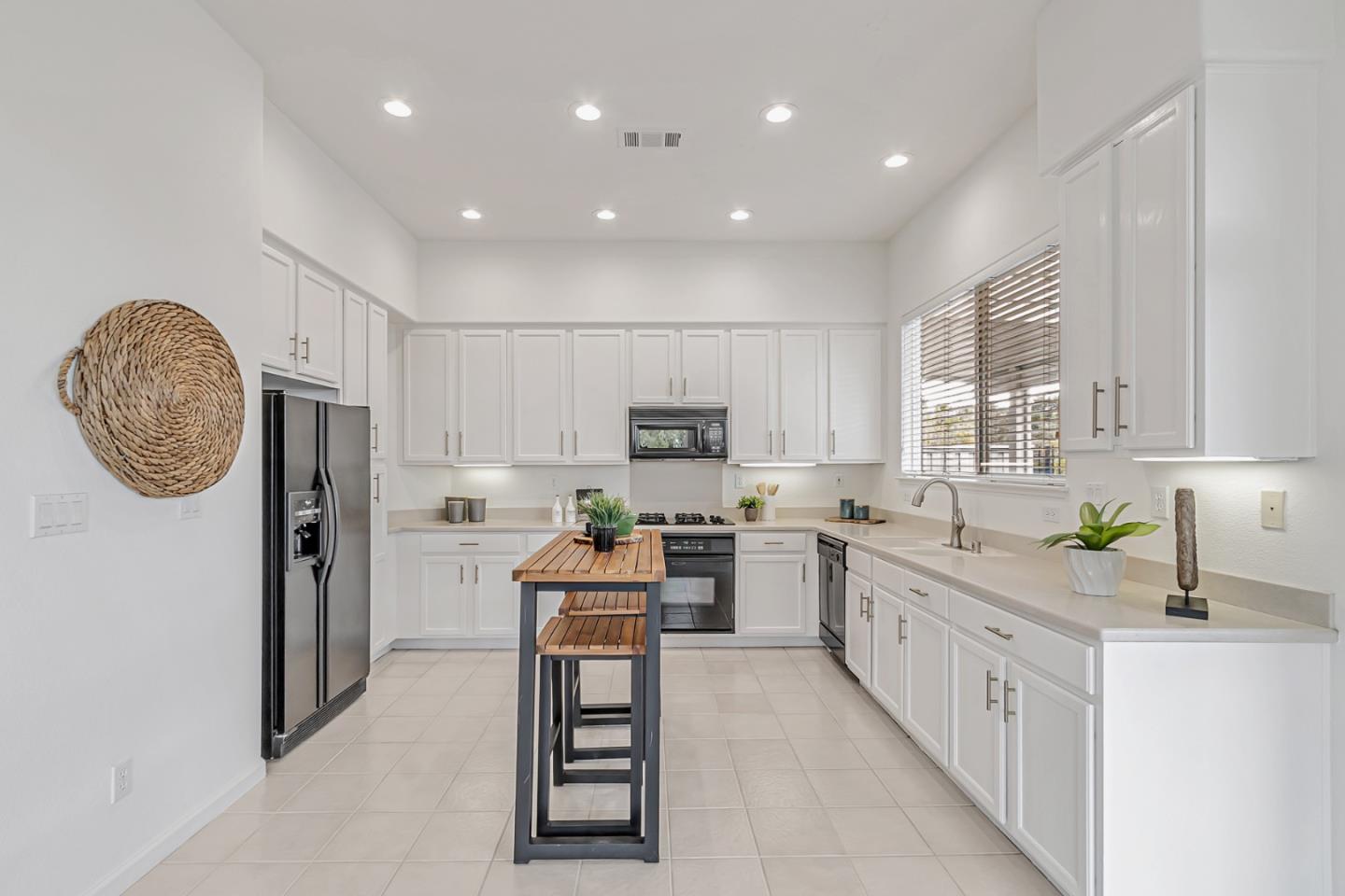 Detail Gallery Image 17 of 60 For 2051 Folle Blanche Dr, San Jose,  CA 95135 - 3 Beds | 3 Baths