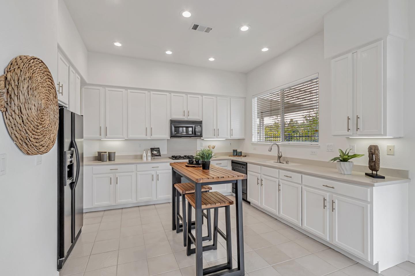 Detail Gallery Image 19 of 60 For 2051 Folle Blanche Dr, San Jose,  CA 95135 - 3 Beds | 3 Baths