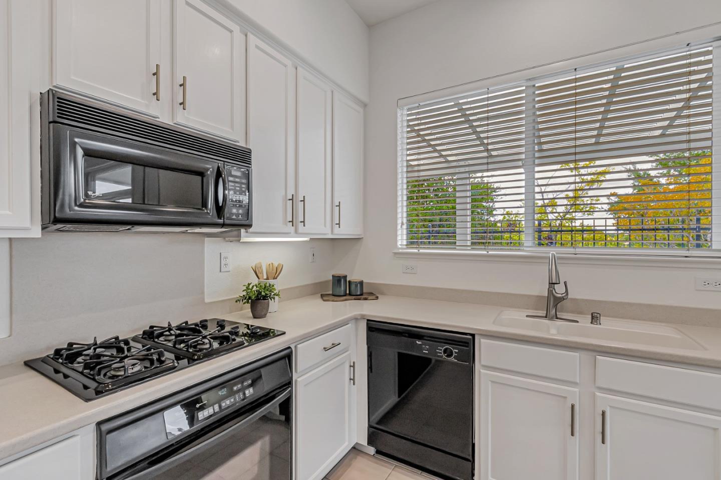 Detail Gallery Image 20 of 60 For 2051 Folle Blanche Dr, San Jose,  CA 95135 - 3 Beds | 3 Baths