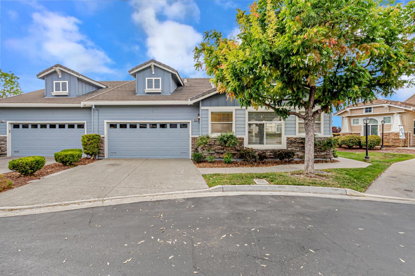 Detail Gallery Image 4 of 60 For 2051 Folle Blanche Dr, San Jose,  CA 95135 - 3 Beds | 3 Baths