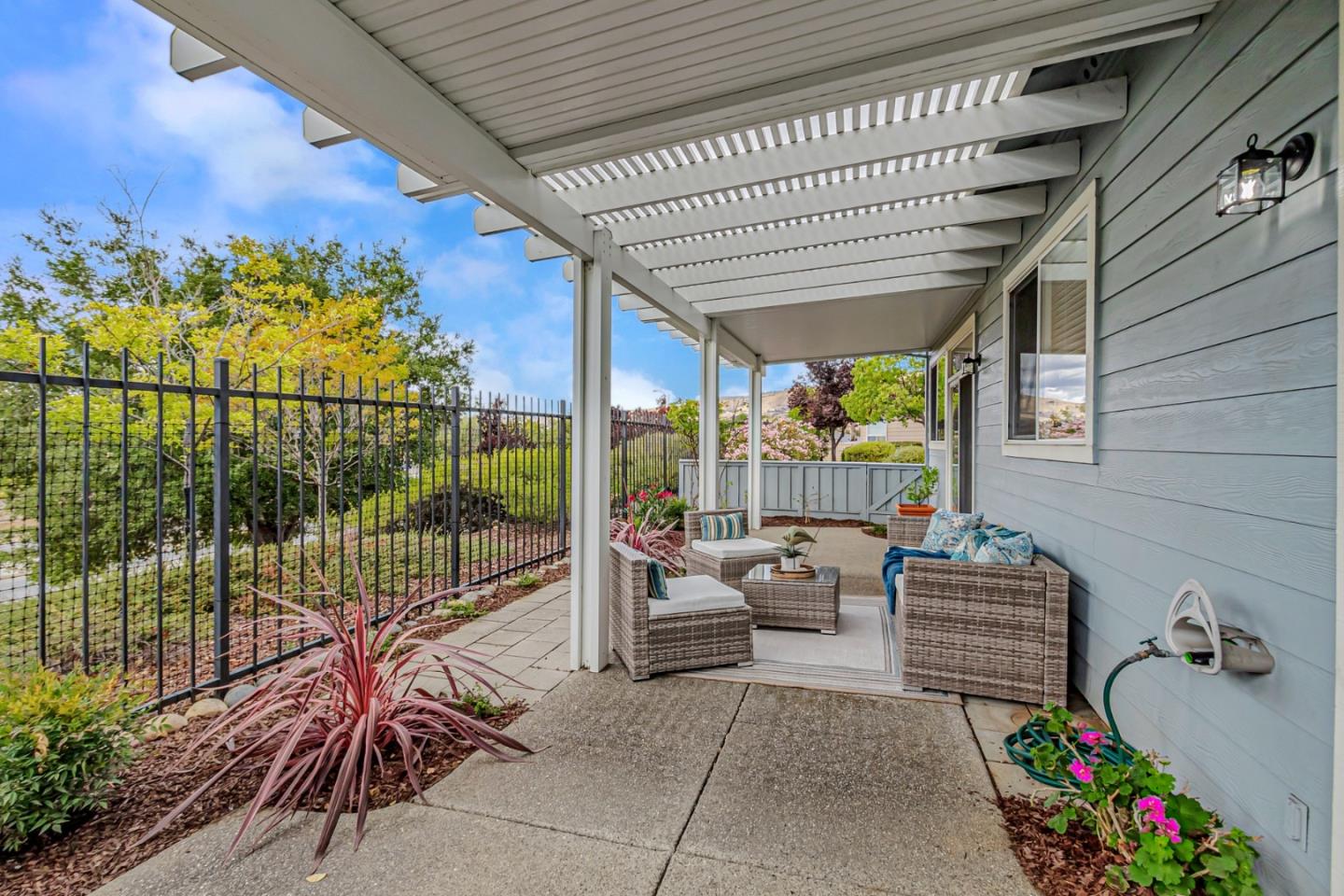 Detail Gallery Image 45 of 60 For 2051 Folle Blanche Dr, San Jose,  CA 95135 - 3 Beds | 3 Baths
