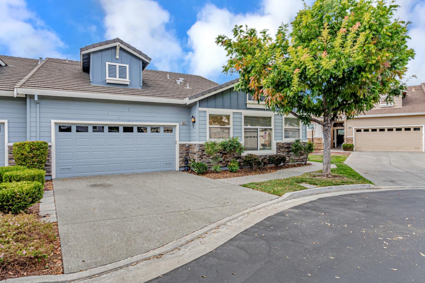 Detail Gallery Image 5 of 60 For 2051 Folle Blanche Dr, San Jose,  CA 95135 - 3 Beds | 3 Baths