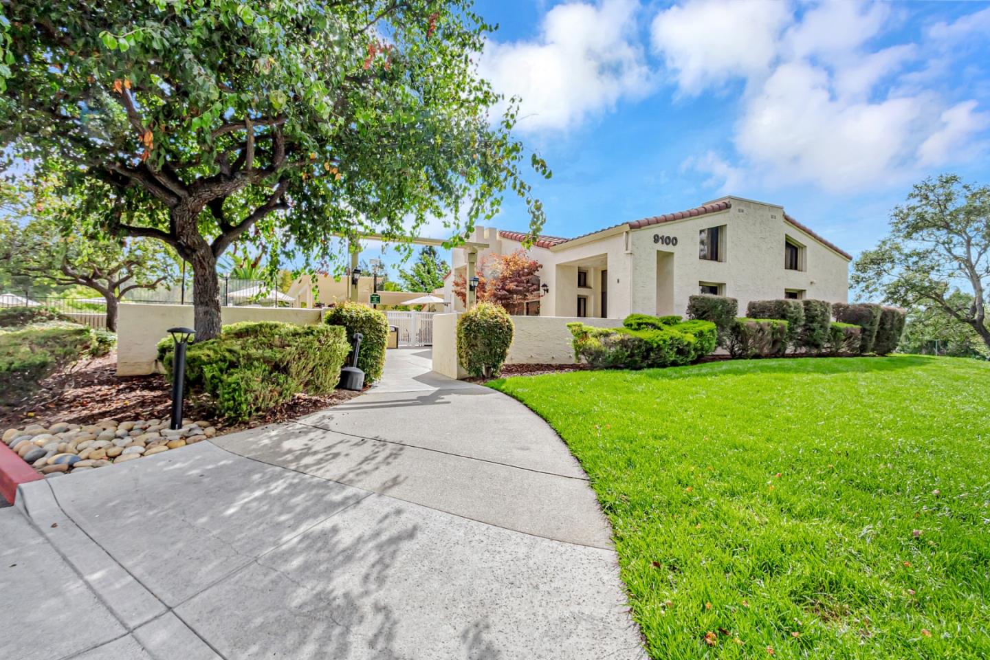 Detail Gallery Image 55 of 60 For 2051 Folle Blanche Dr, San Jose,  CA 95135 - 3 Beds | 3 Baths