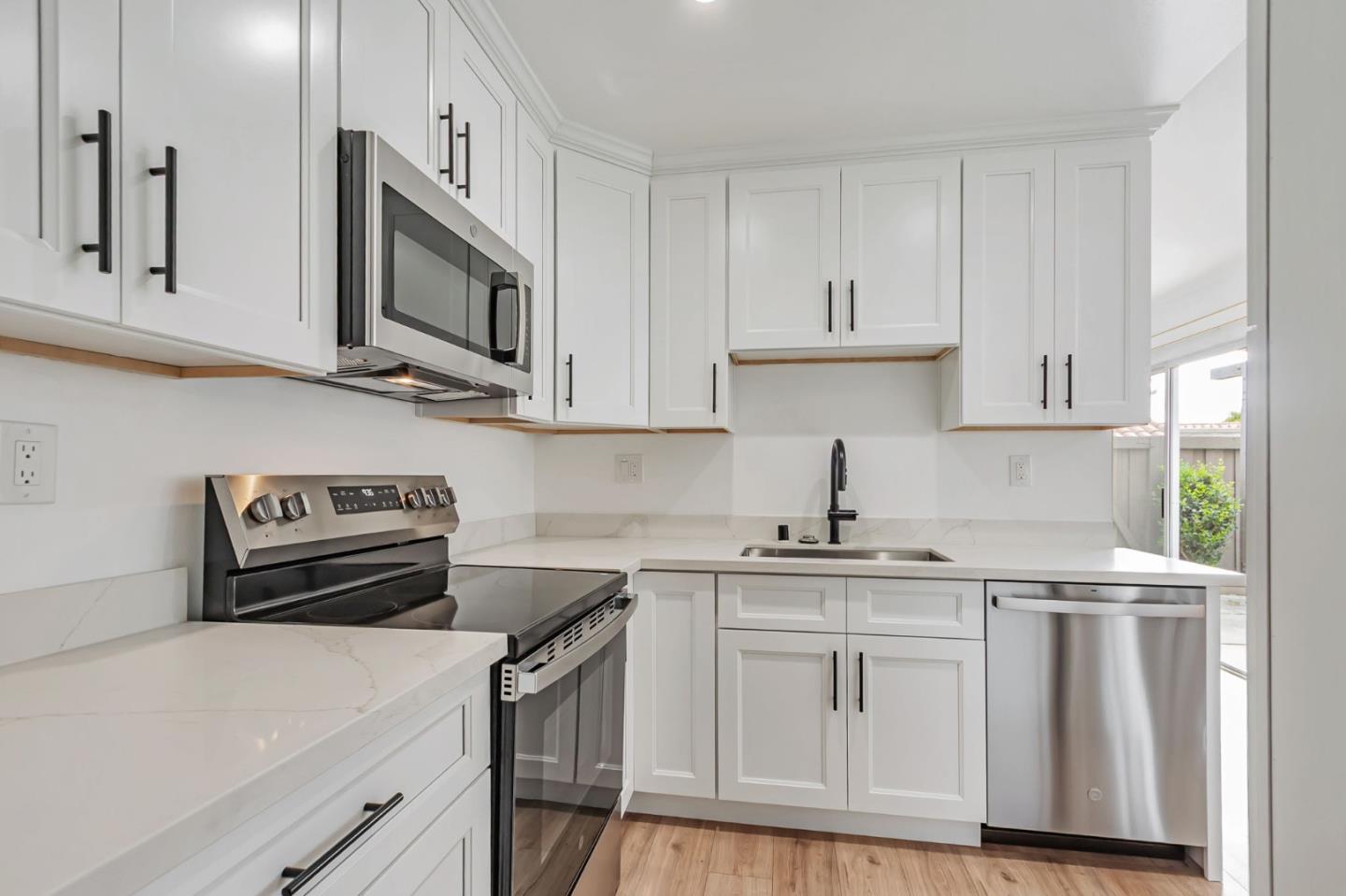Detail Gallery Image 10 of 47 For 8064 Park Villa Cir, Cupertino,  CA 95014 - 3 Beds | 2 Baths