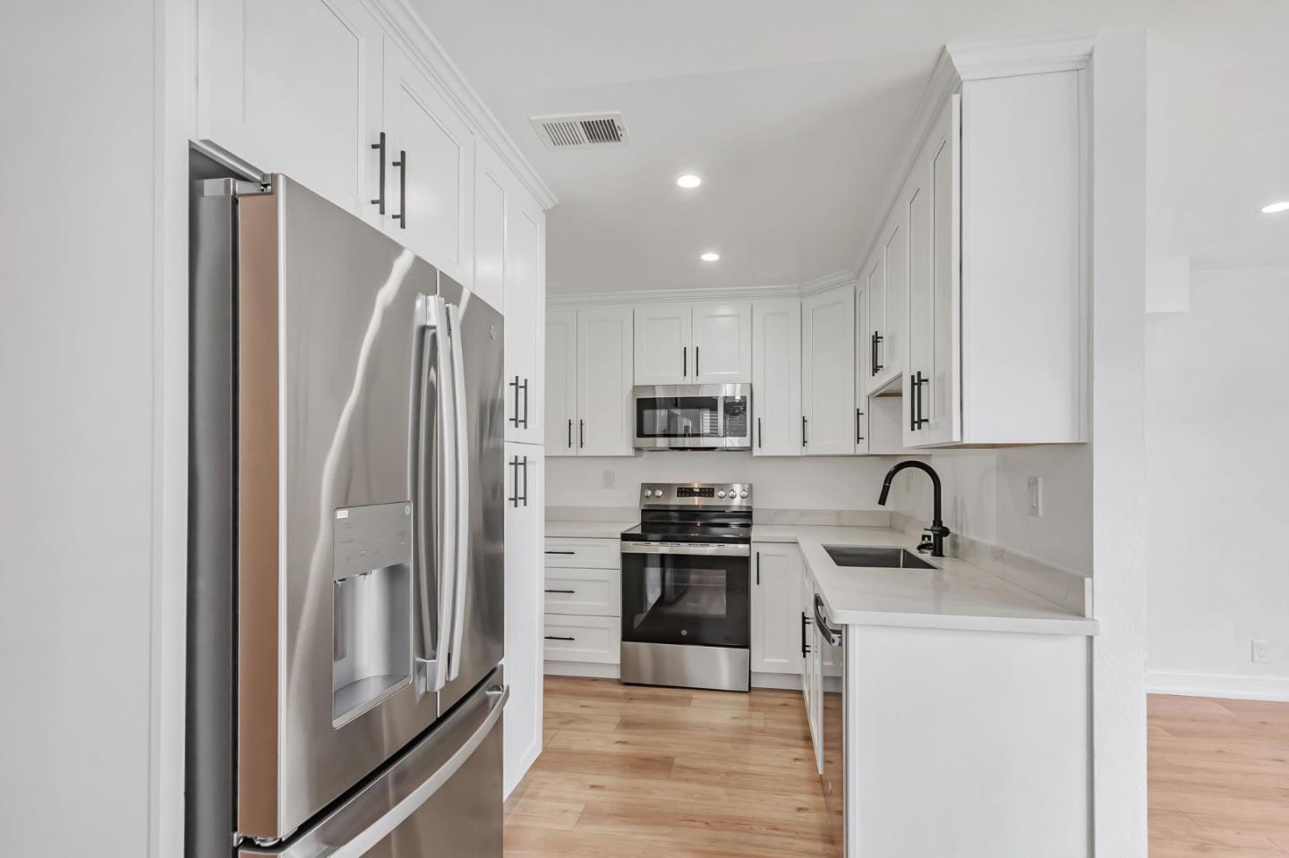 Detail Gallery Image 12 of 47 For 8064 Park Villa Cir, Cupertino,  CA 95014 - 3 Beds | 2 Baths