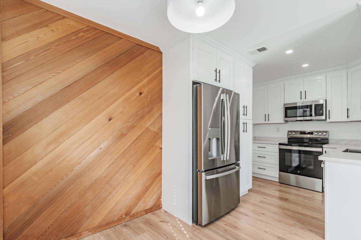 Detail Gallery Image 14 of 47 For 8064 Park Villa Cir, Cupertino,  CA 95014 - 3 Beds | 2 Baths