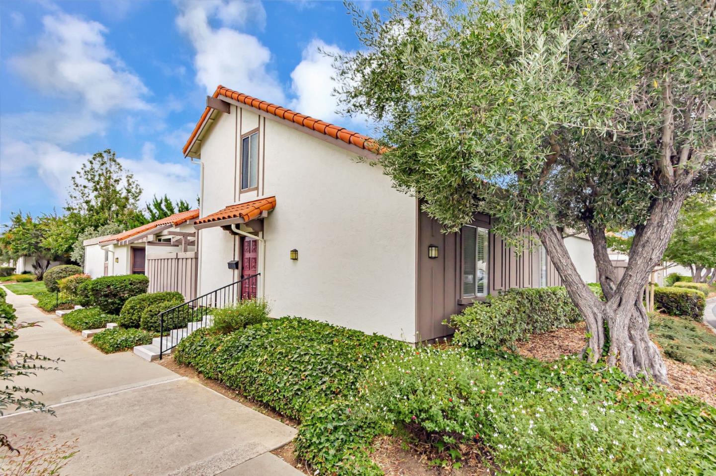 Detail Gallery Image 4 of 47 For 8064 Park Villa Cir, Cupertino,  CA 95014 - 3 Beds | 2 Baths