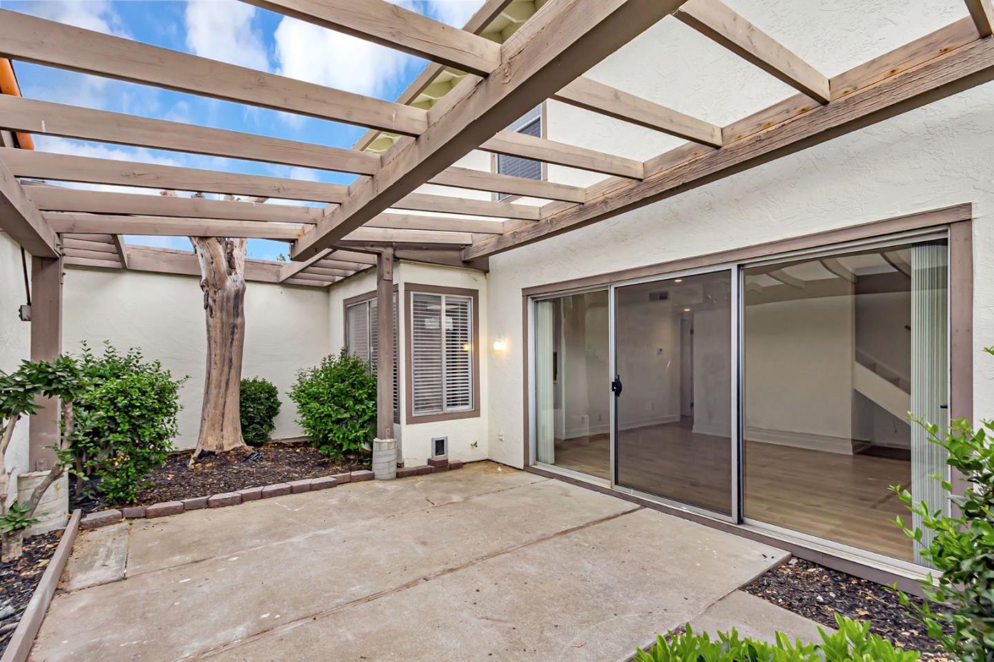 Detail Gallery Image 5 of 47 For 8064 Park Villa Cir, Cupertino,  CA 95014 - 3 Beds | 2 Baths