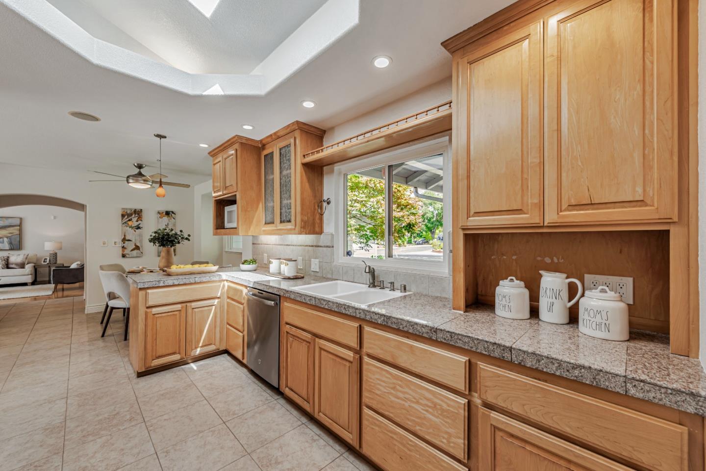Detail Gallery Image 14 of 49 For 12035 Brookglen Dr, Saratoga,  CA 95070 - 5 Beds | 3/1 Baths