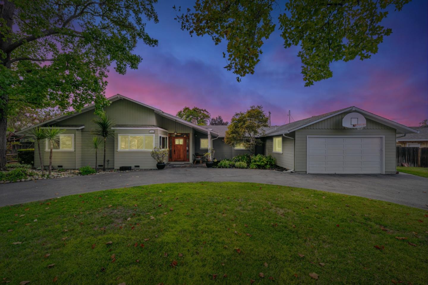 Detail Gallery Image 2 of 49 For 12035 Brookglen Dr, Saratoga,  CA 95070 - 5 Beds | 3/1 Baths