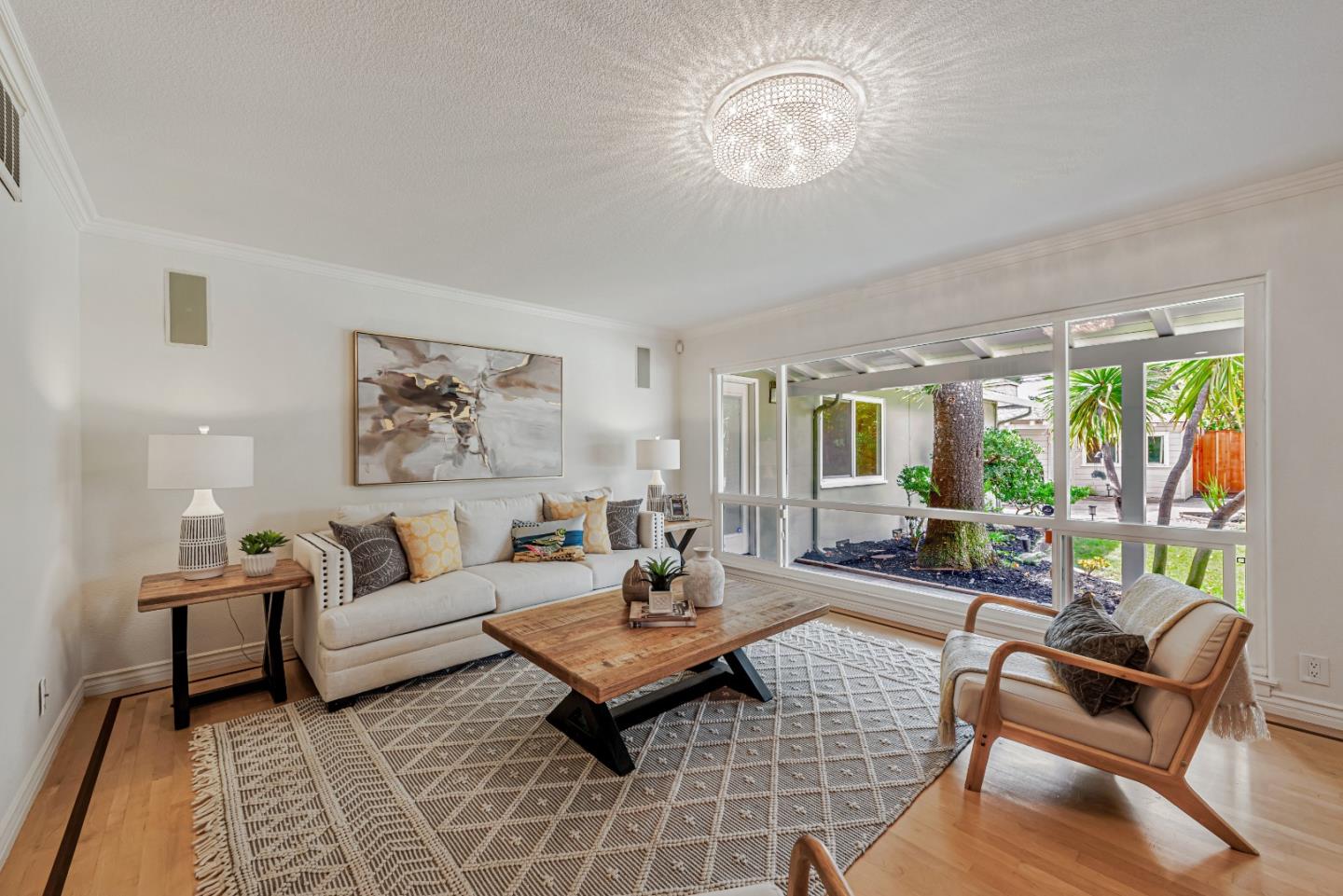 Detail Gallery Image 4 of 49 For 12035 Brookglen Dr, Saratoga,  CA 95070 - 5 Beds | 3/1 Baths