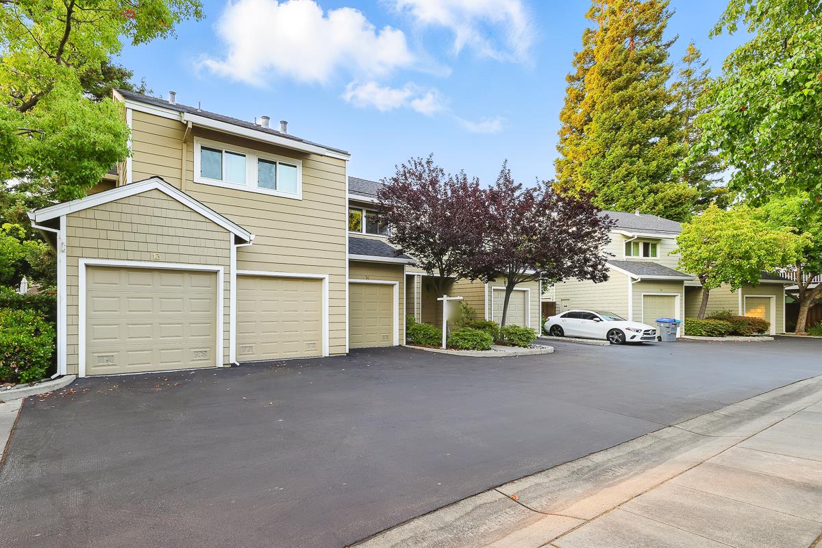 Detail Gallery Image 2 of 30 For 181 Ada Ave #14,  Mountain View,  CA 94043 - 2 Beds | 2/1 Baths