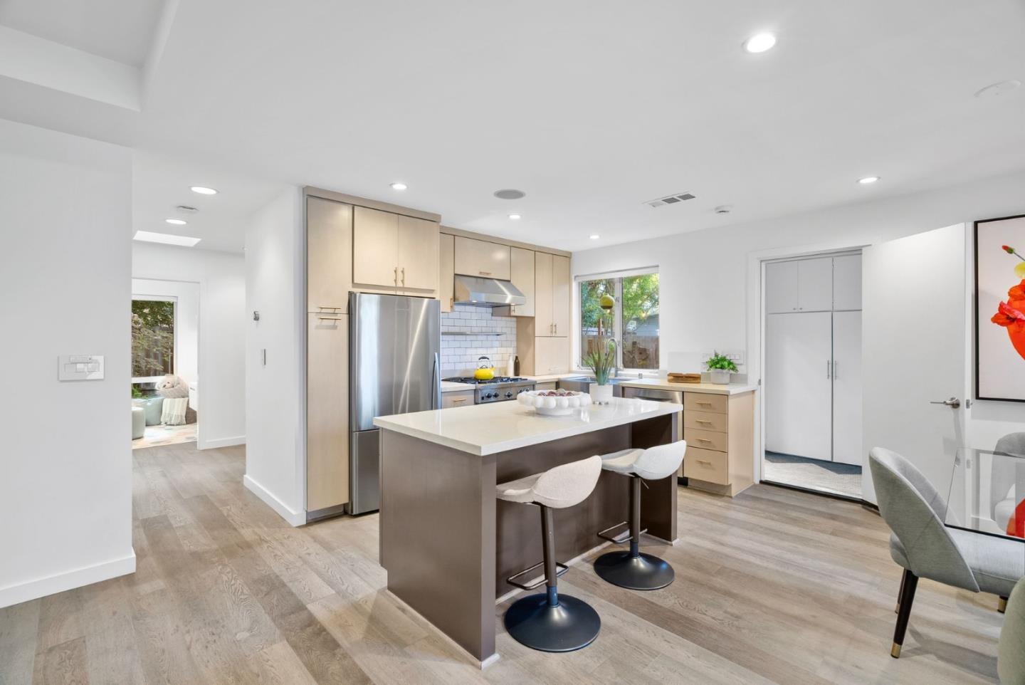 Detail Gallery Image 13 of 43 For 645 Maybell Ave a,  Palo Alto,  CA 94306 - 3 Beds | 2 Baths