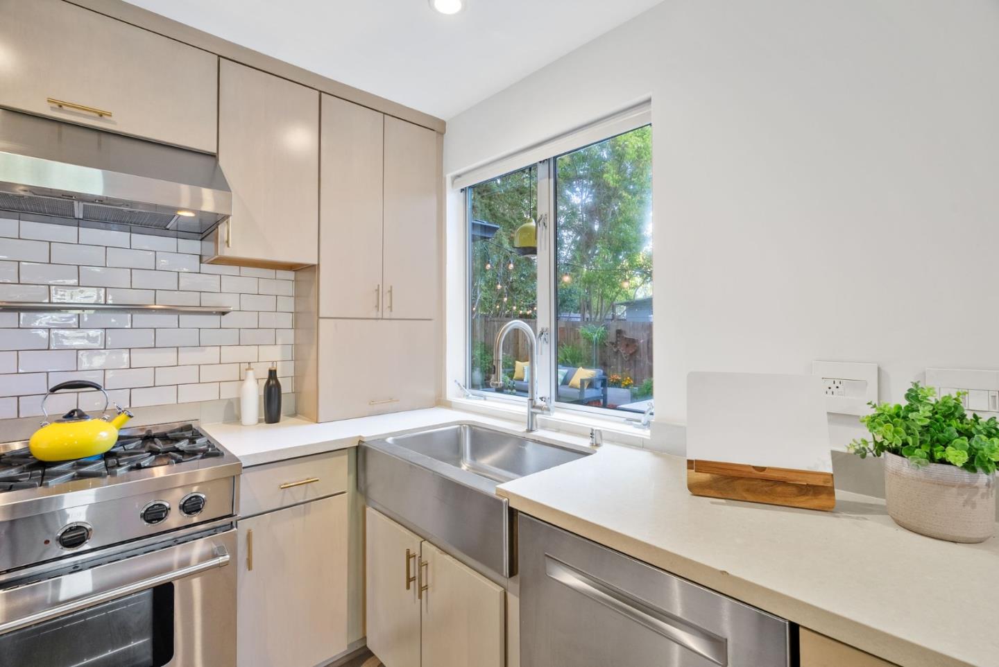 Detail Gallery Image 17 of 43 For 645 Maybell Ave a,  Palo Alto,  CA 94306 - 3 Beds | 2 Baths