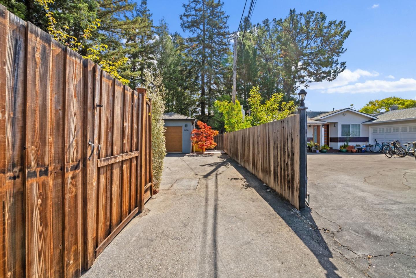 Detail Gallery Image 36 of 43 For 645 Maybell Ave a,  Palo Alto,  CA 94306 - 3 Beds | 2 Baths