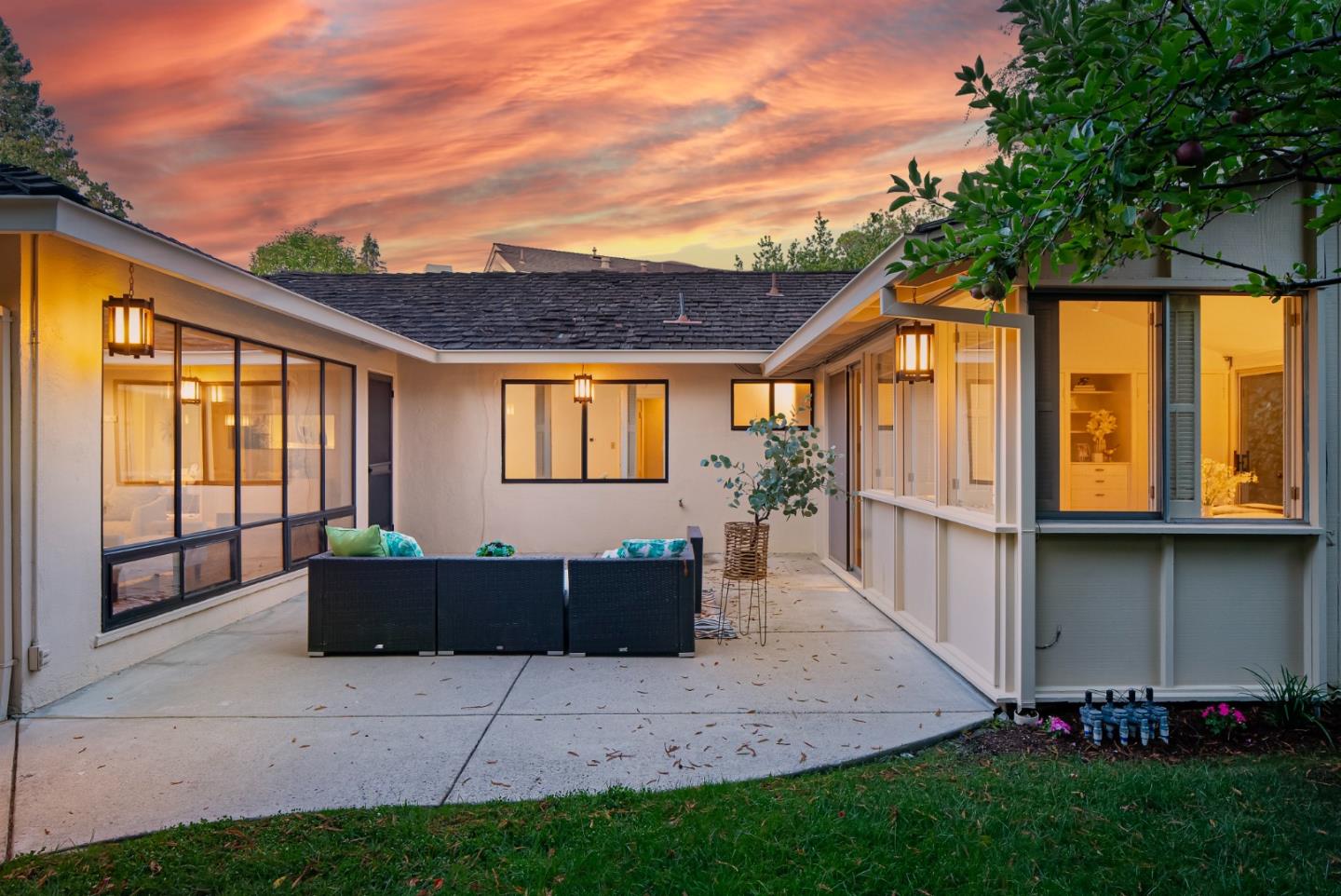 Detail Gallery Image 32 of 43 For 50 Jordan Pl, Palo Alto,  CA 94303 - 4 Beds | 2 Baths