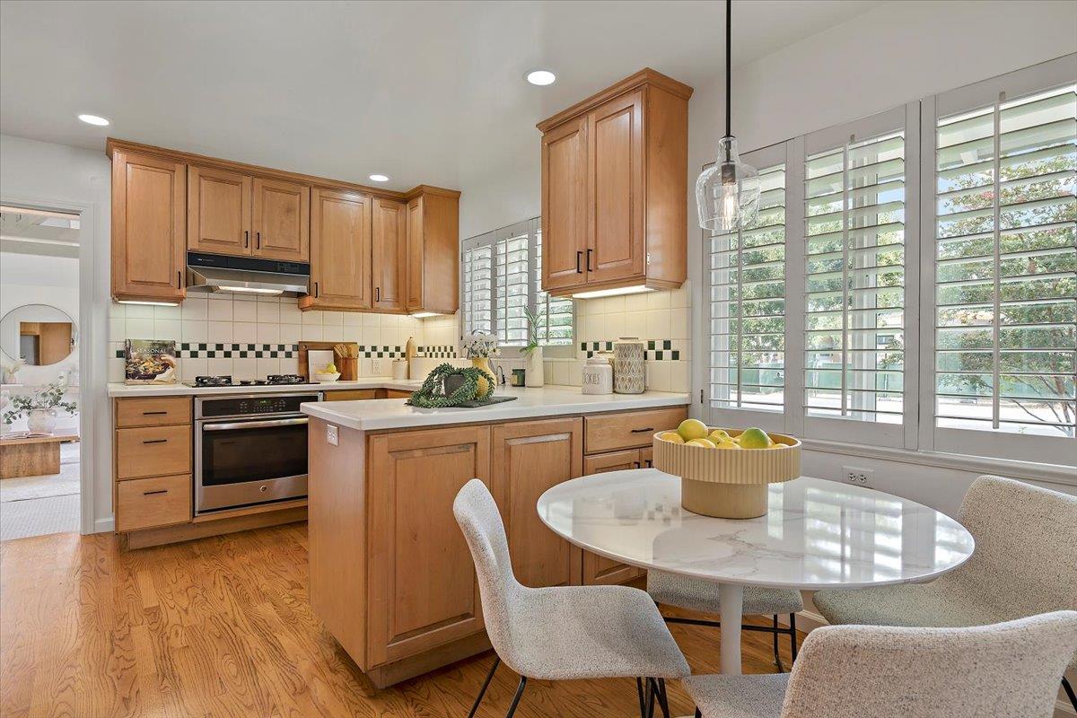 Detail Gallery Image 11 of 35 For 156 Beverly Ln, Los Altos,  CA 94022 - 3 Beds | 2 Baths