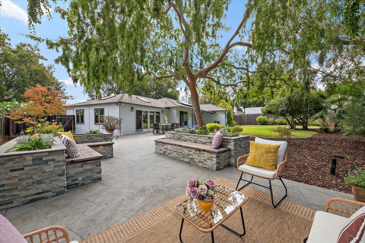 Detail Gallery Image 23 of 35 For 156 Beverly Ln, Los Altos,  CA 94022 - 3 Beds | 2 Baths