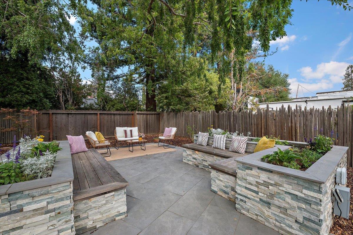 Detail Gallery Image 24 of 35 For 156 Beverly Ln, Los Altos,  CA 94022 - 3 Beds | 2 Baths