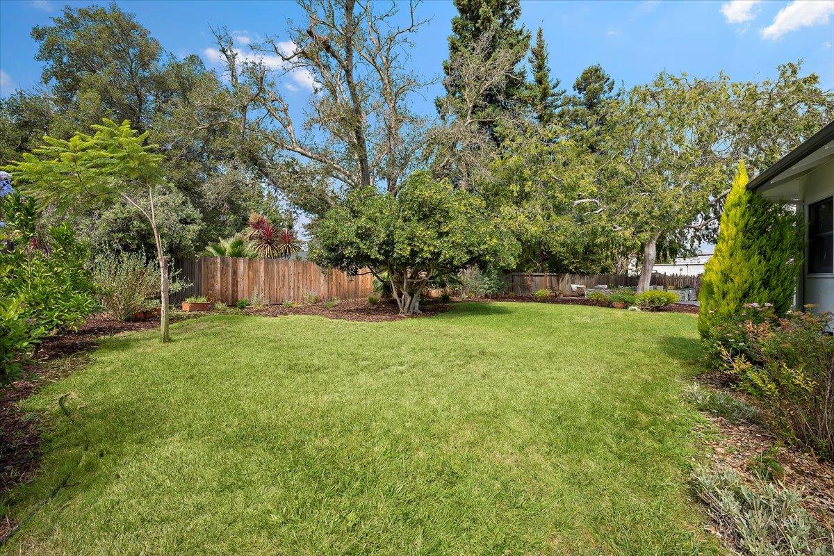 Detail Gallery Image 27 of 35 For 156 Beverly Ln, Los Altos,  CA 94022 - 3 Beds | 2 Baths