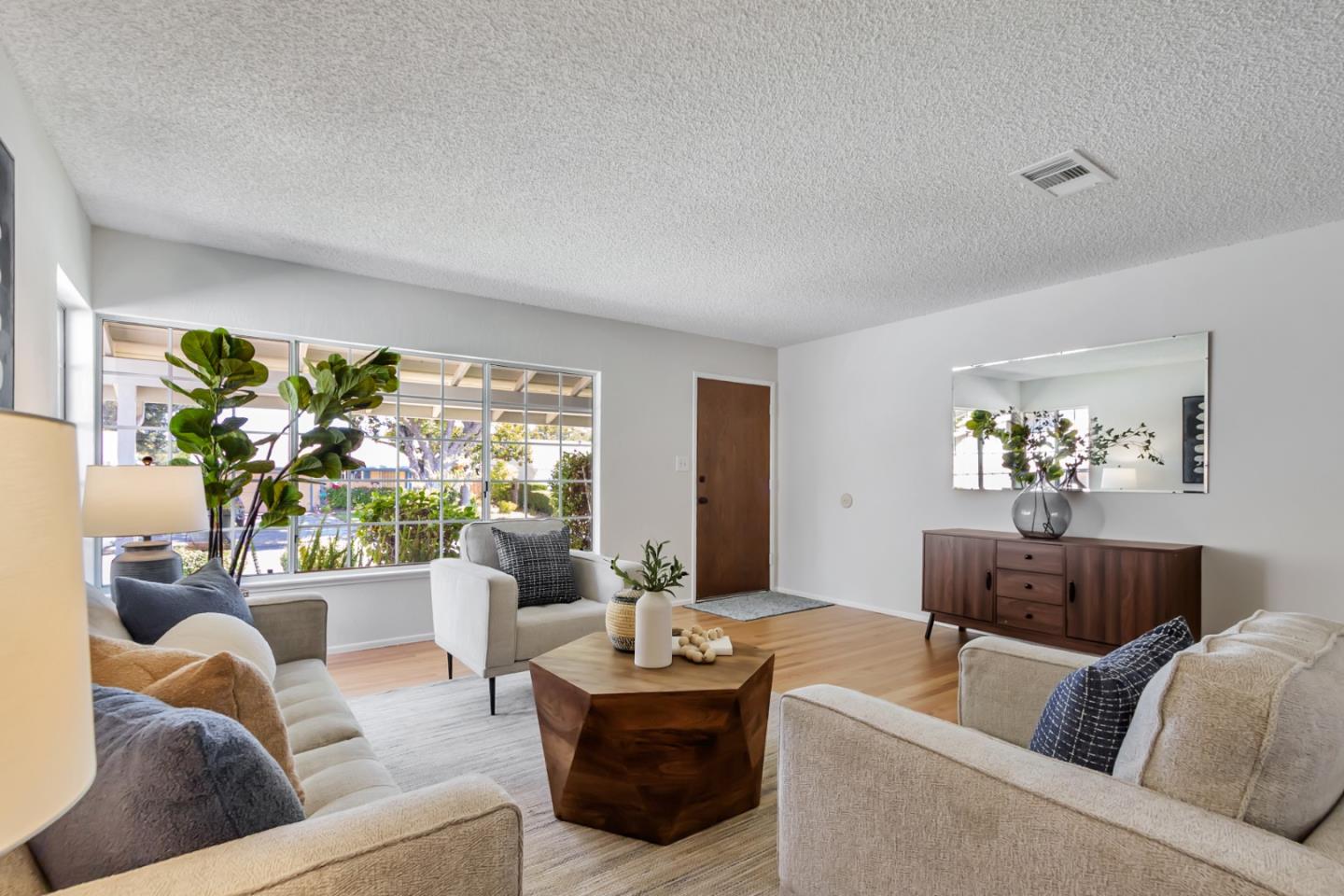 Detail Gallery Image 4 of 33 For 1335 Teresita Dr, San Jose,  CA 95129 - 5 Beds | 3 Baths