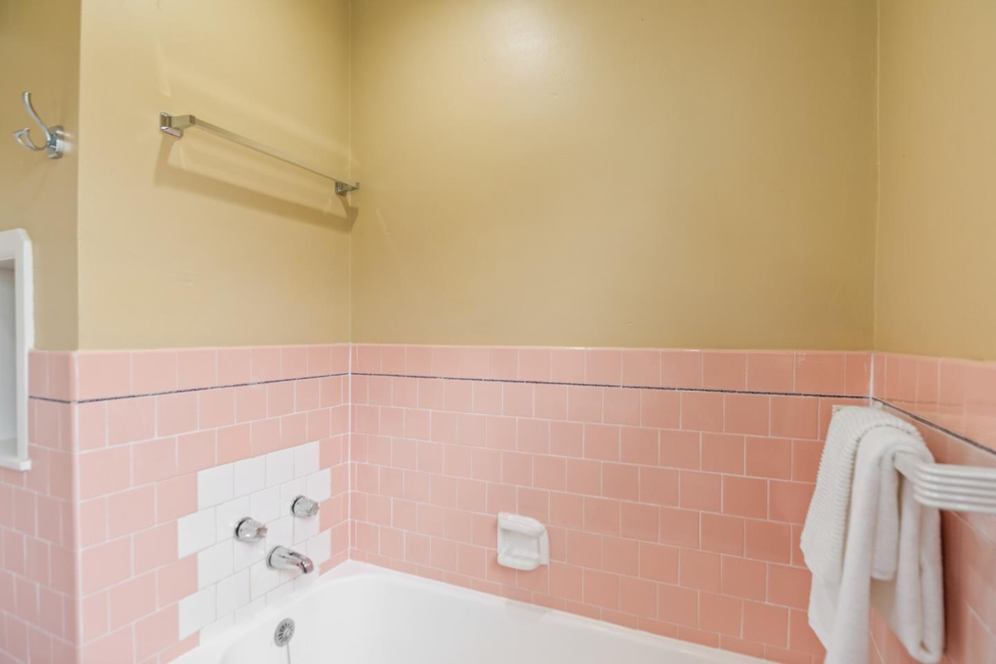 Detail Gallery Image 25 of 32 For 196 Douglane Ave, Santa Clara,  CA 95050 - 3 Beds | 2 Baths