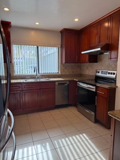 Detail Gallery Image 7 of 15 For 833 Columba Ln, Foster City,  CA 94404 - 3 Beds | 2/1 Baths