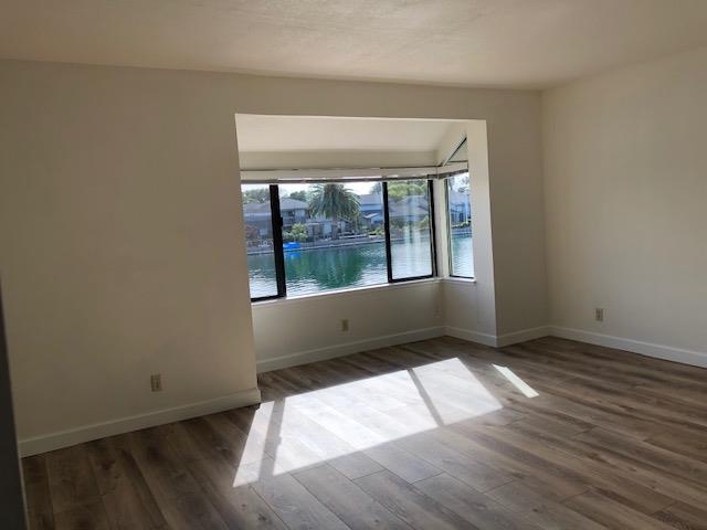Detail Gallery Image 8 of 15 For 833 Columba Ln, Foster City,  CA 94404 - 3 Beds | 2/1 Baths