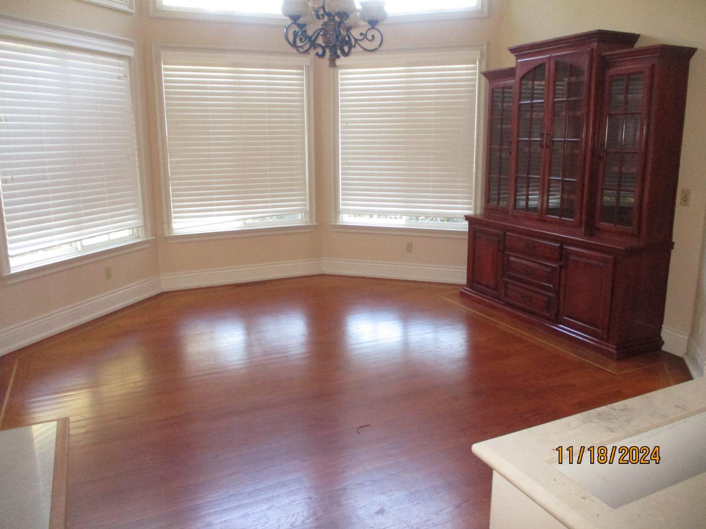 Detail Gallery Image 11 of 19 For 15520 Quito Rd, Monte Sereno,  CA 95030 - 5 Beds | 6/1 Baths