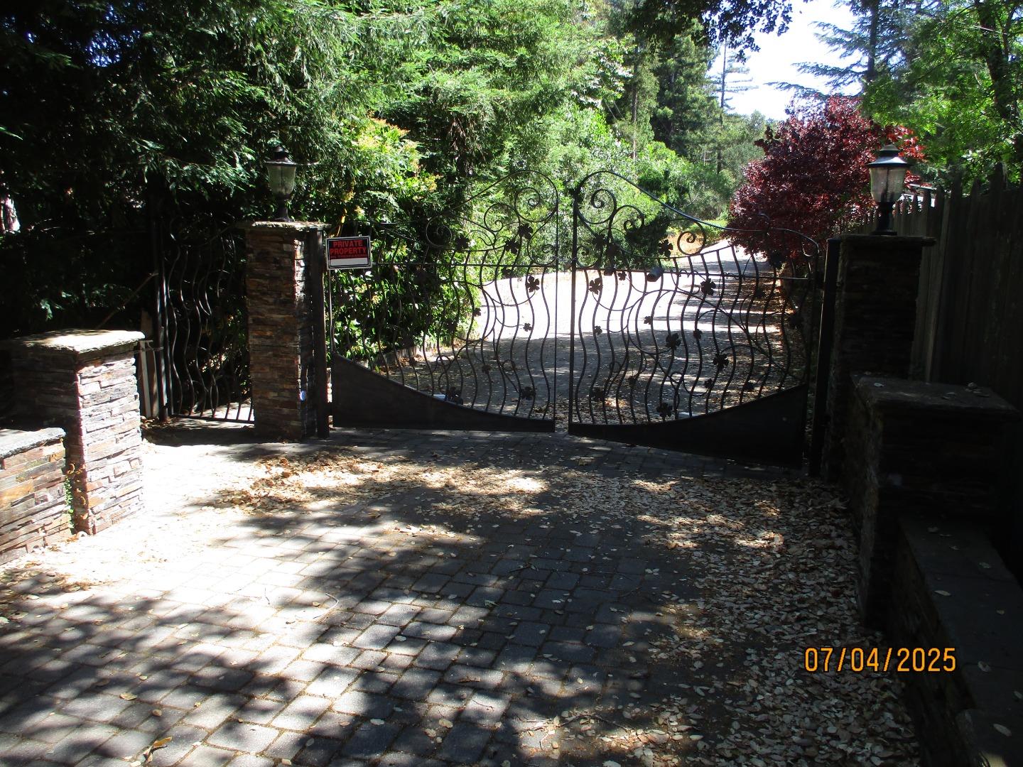 Detail Gallery Image 3 of 19 For 15520 Quito Rd, Monte Sereno,  CA 95030 - 5 Beds | 6/1 Baths
