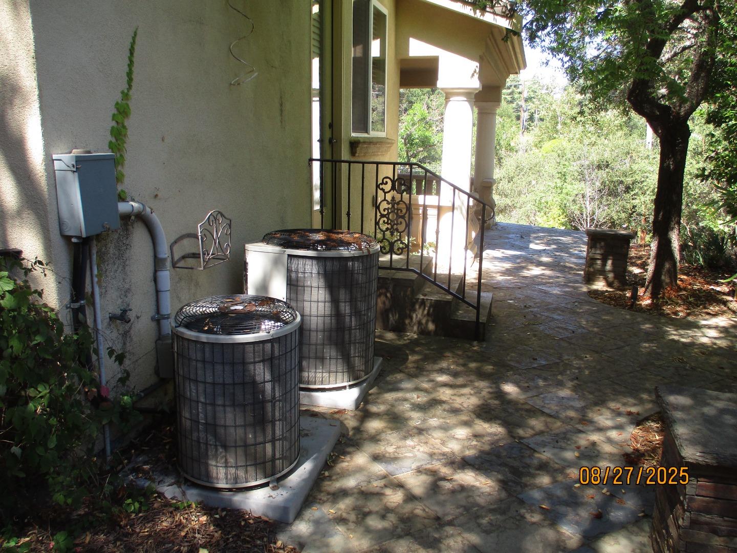Detail Gallery Image 5 of 19 For 15520 Quito Rd, Monte Sereno,  CA 95030 - 5 Beds | 6/1 Baths