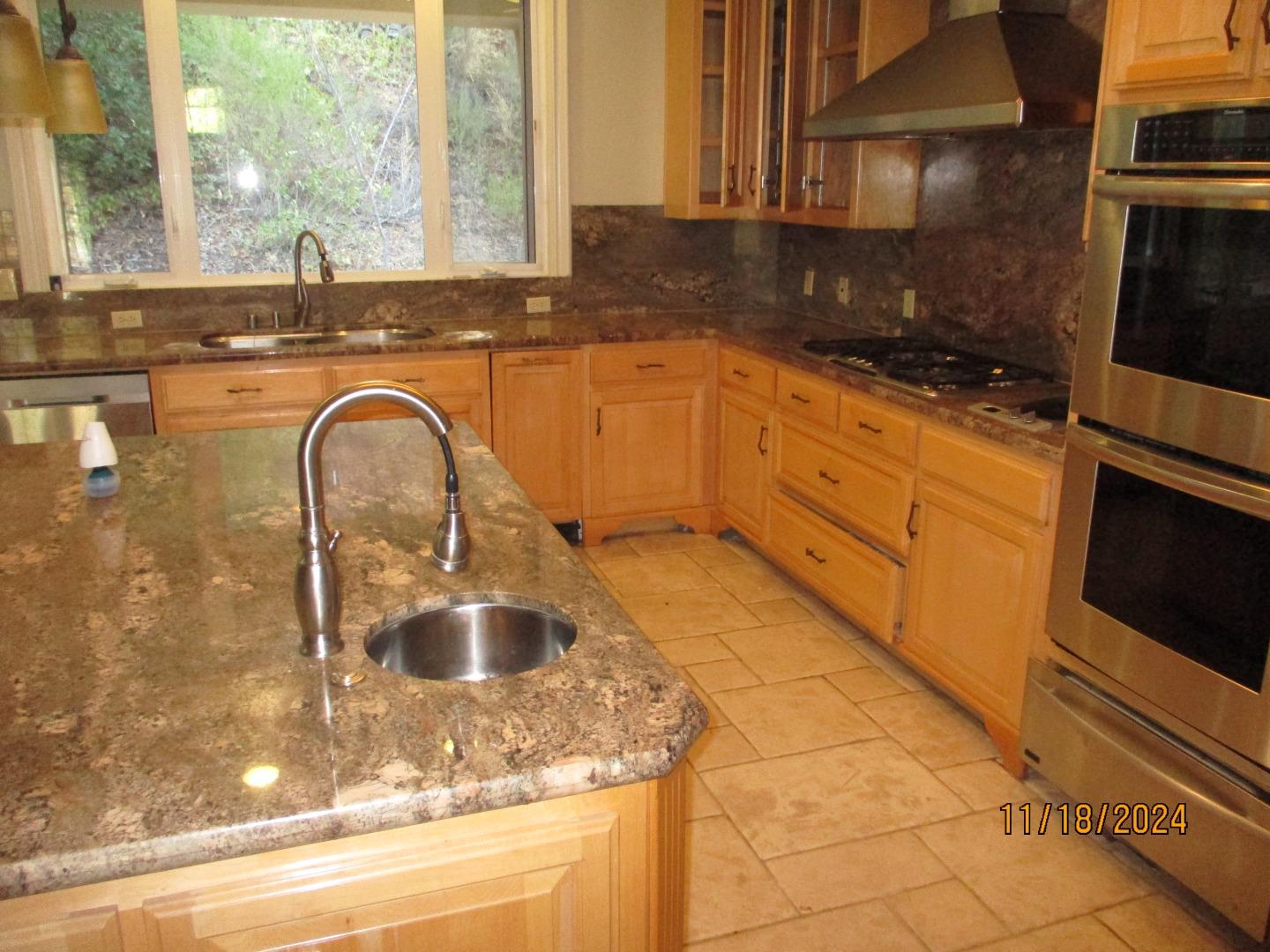 Detail Gallery Image 9 of 19 For 15520 Quito Rd, Monte Sereno,  CA 95030 - 5 Beds | 6/1 Baths