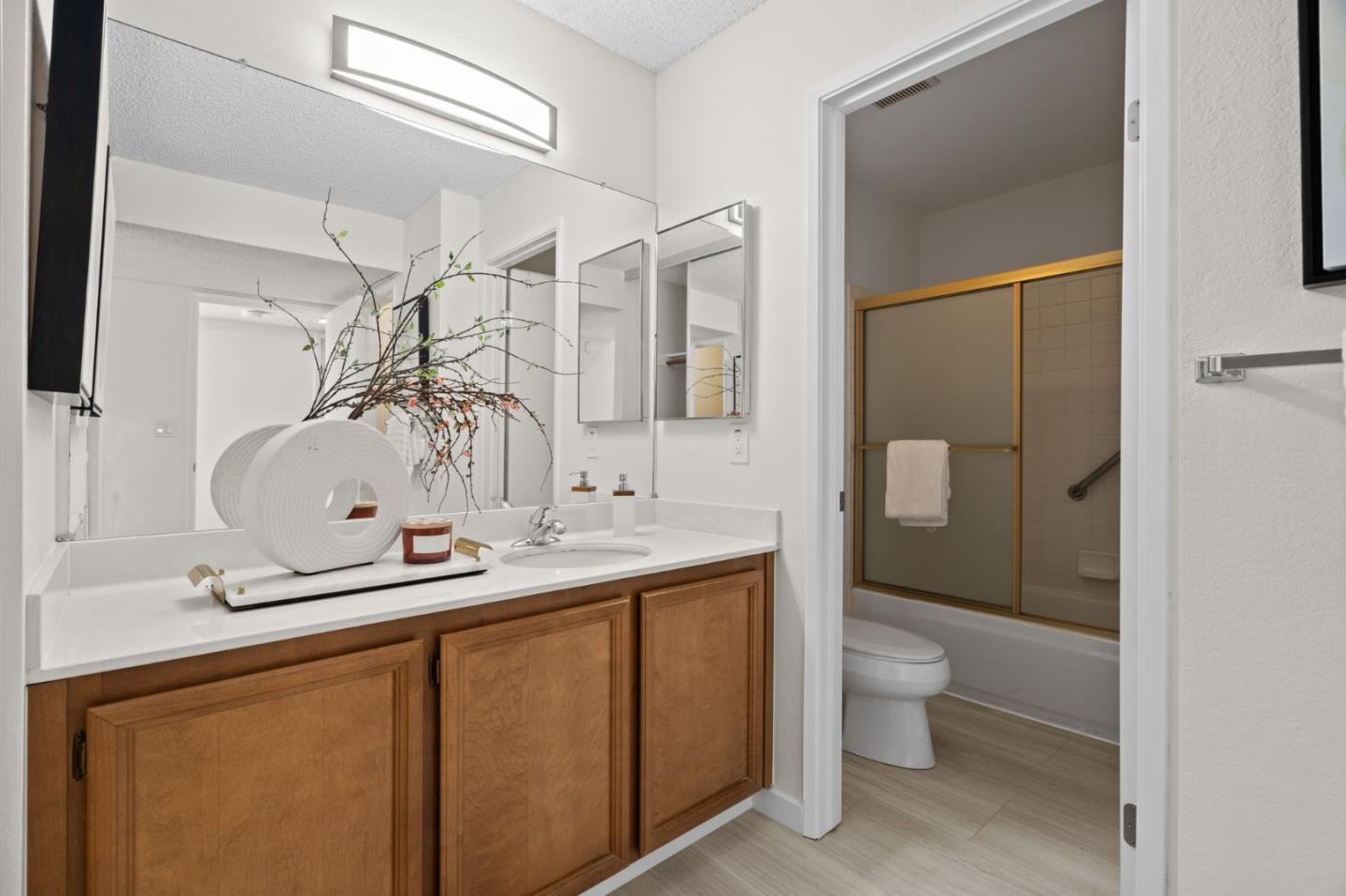 Detail Gallery Image 30 of 37 For 4132 Thain Way, Palo Alto,  CA 94306 - 2 Beds | 2 Baths