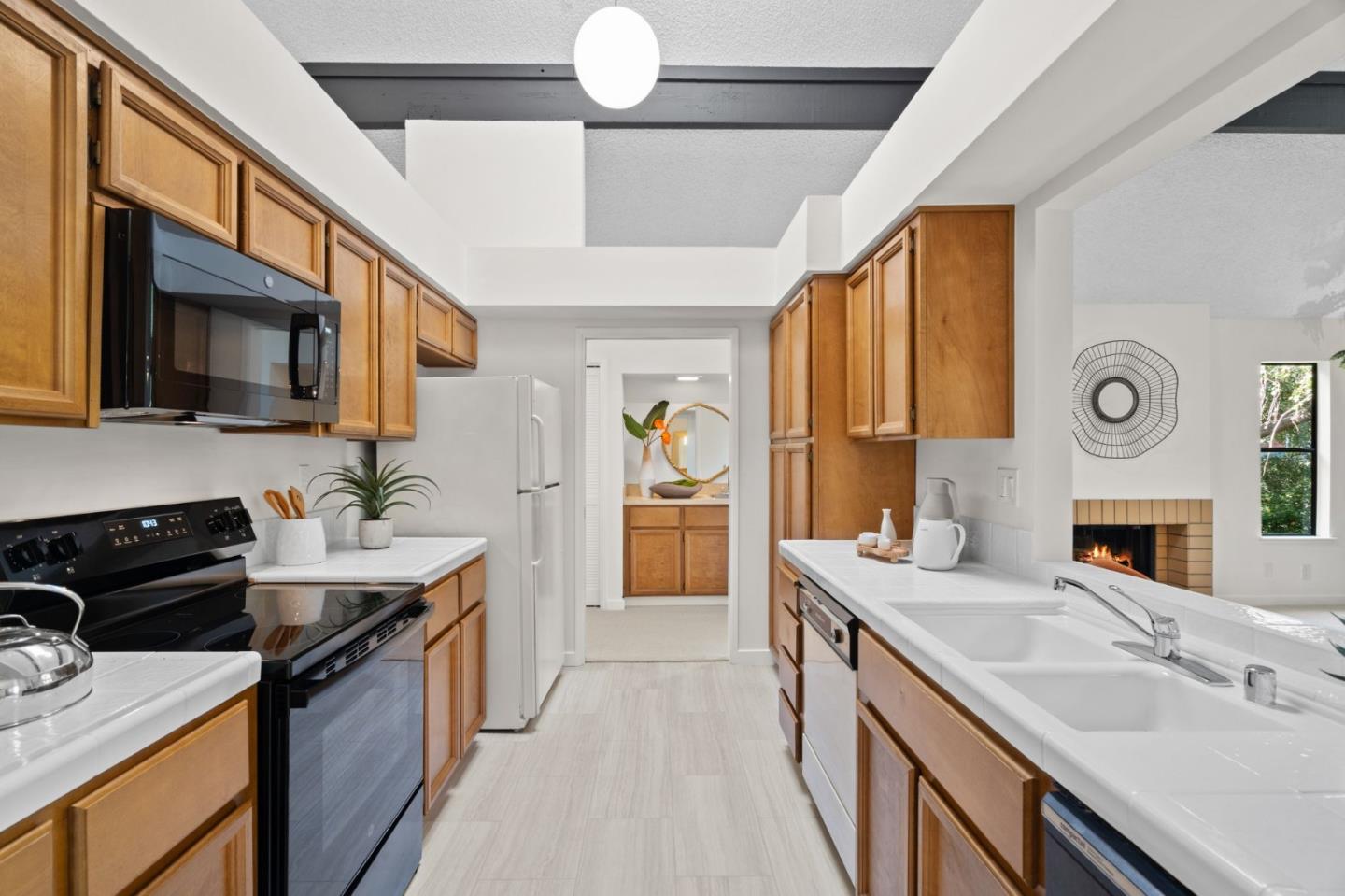 Detail Gallery Image 8 of 37 For 4132 Thain Way, Palo Alto,  CA 94306 - 2 Beds | 2 Baths