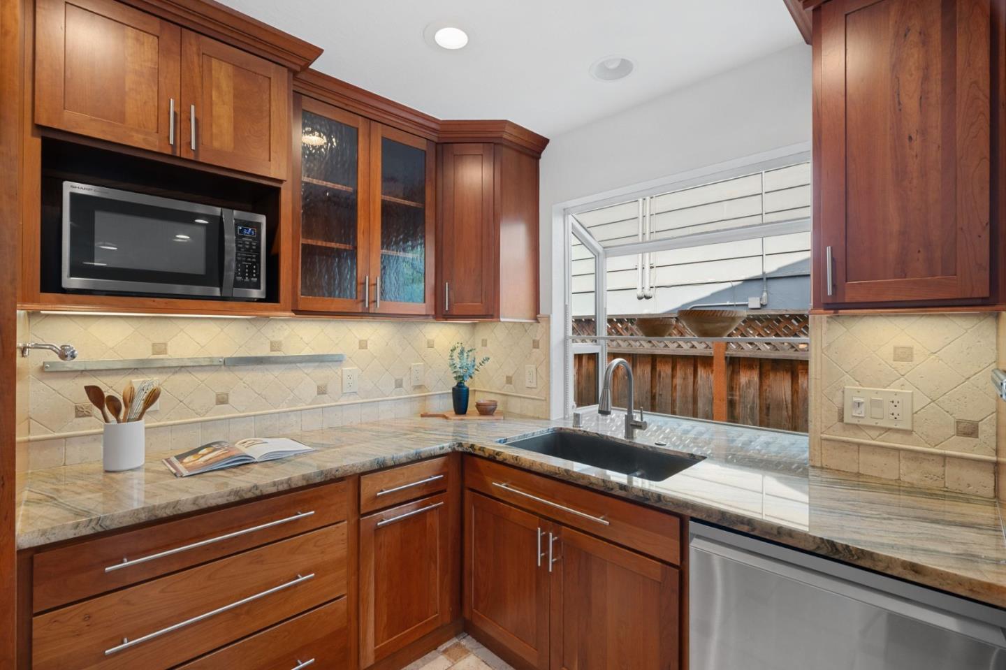 Detail Gallery Image 17 of 37 For 1106 Viscaino Ave, Sunnyvale,  CA 94086 - 3 Beds | 2 Baths