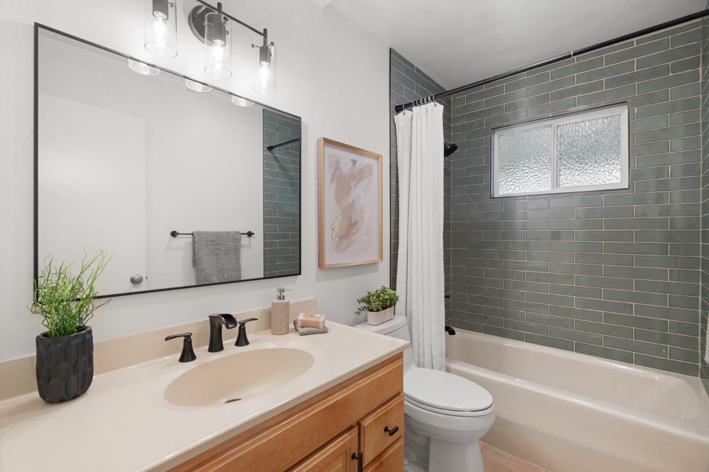 Detail Gallery Image 27 of 37 For 1106 Viscaino Ave, Sunnyvale,  CA 94086 - 3 Beds | 2 Baths