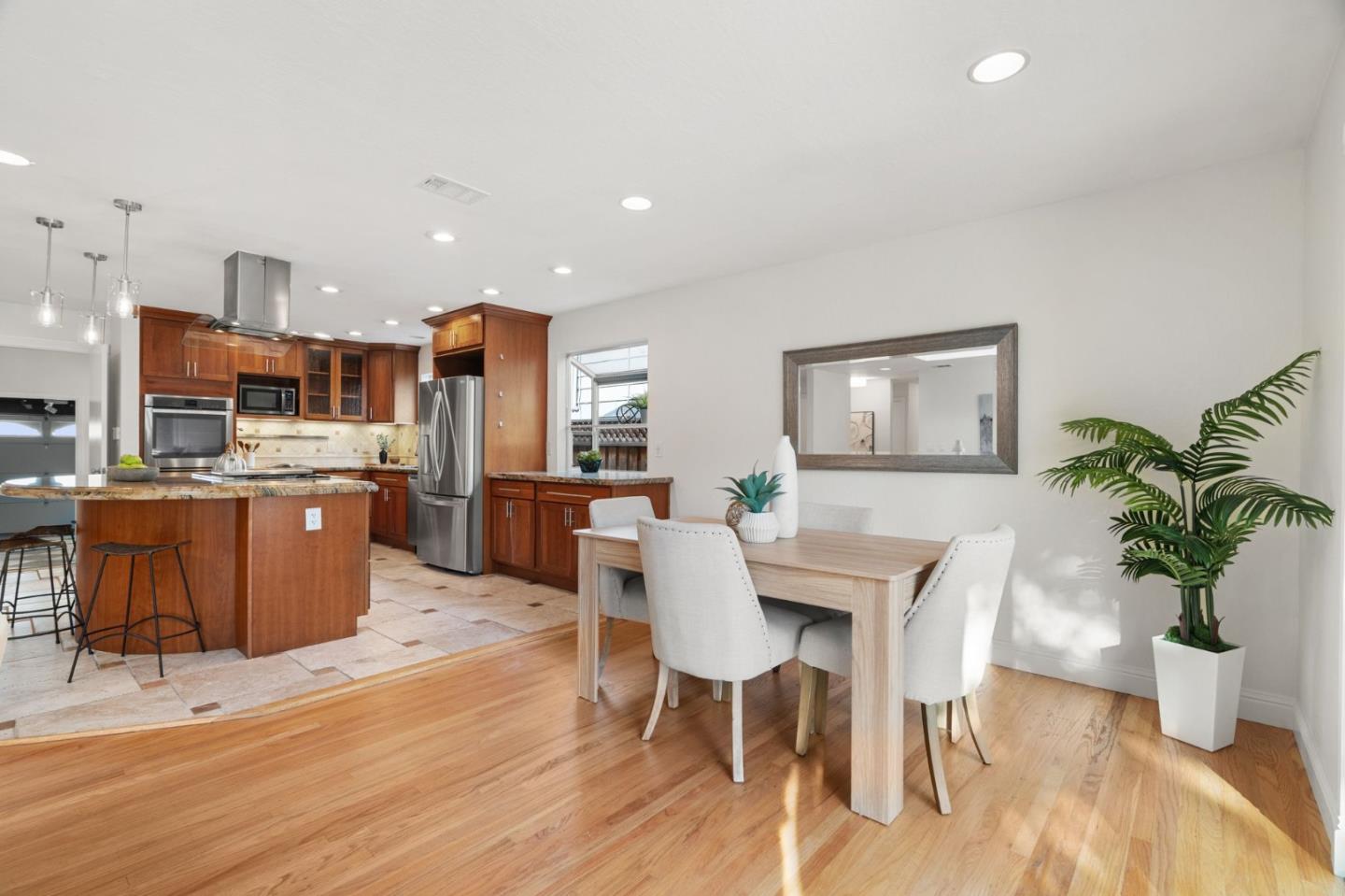 Detail Gallery Image 7 of 37 For 1106 Viscaino Ave, Sunnyvale,  CA 94086 - 3 Beds | 2 Baths