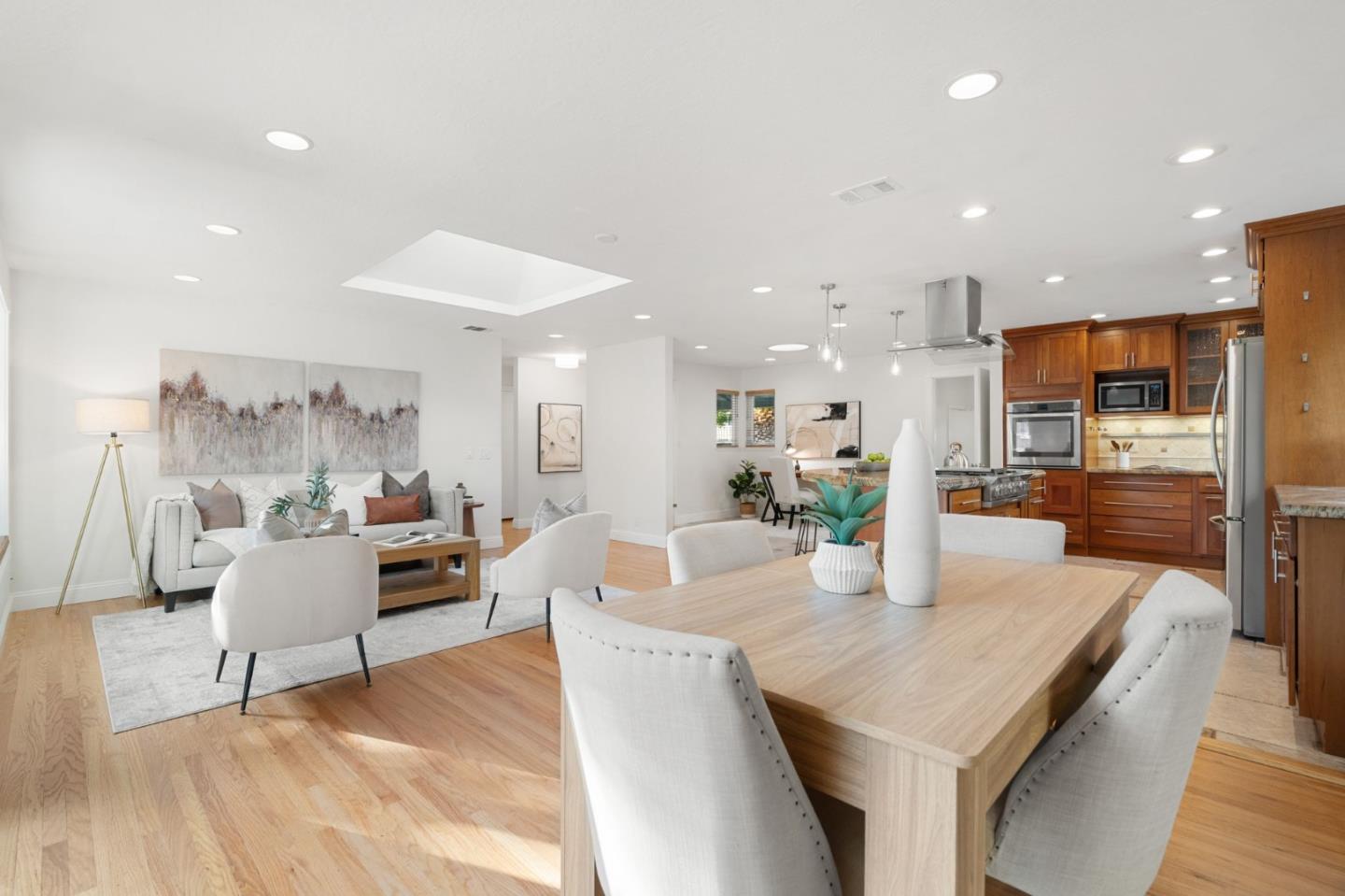 Detail Gallery Image 9 of 37 For 1106 Viscaino Ave, Sunnyvale,  CA 94086 - 3 Beds | 2 Baths
