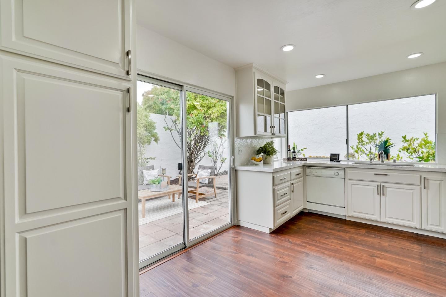 Detail Gallery Image 14 of 62 For 532 Cashmere Ct, Sunnyvale,  CA 94087 - 3 Beds | 2 Baths