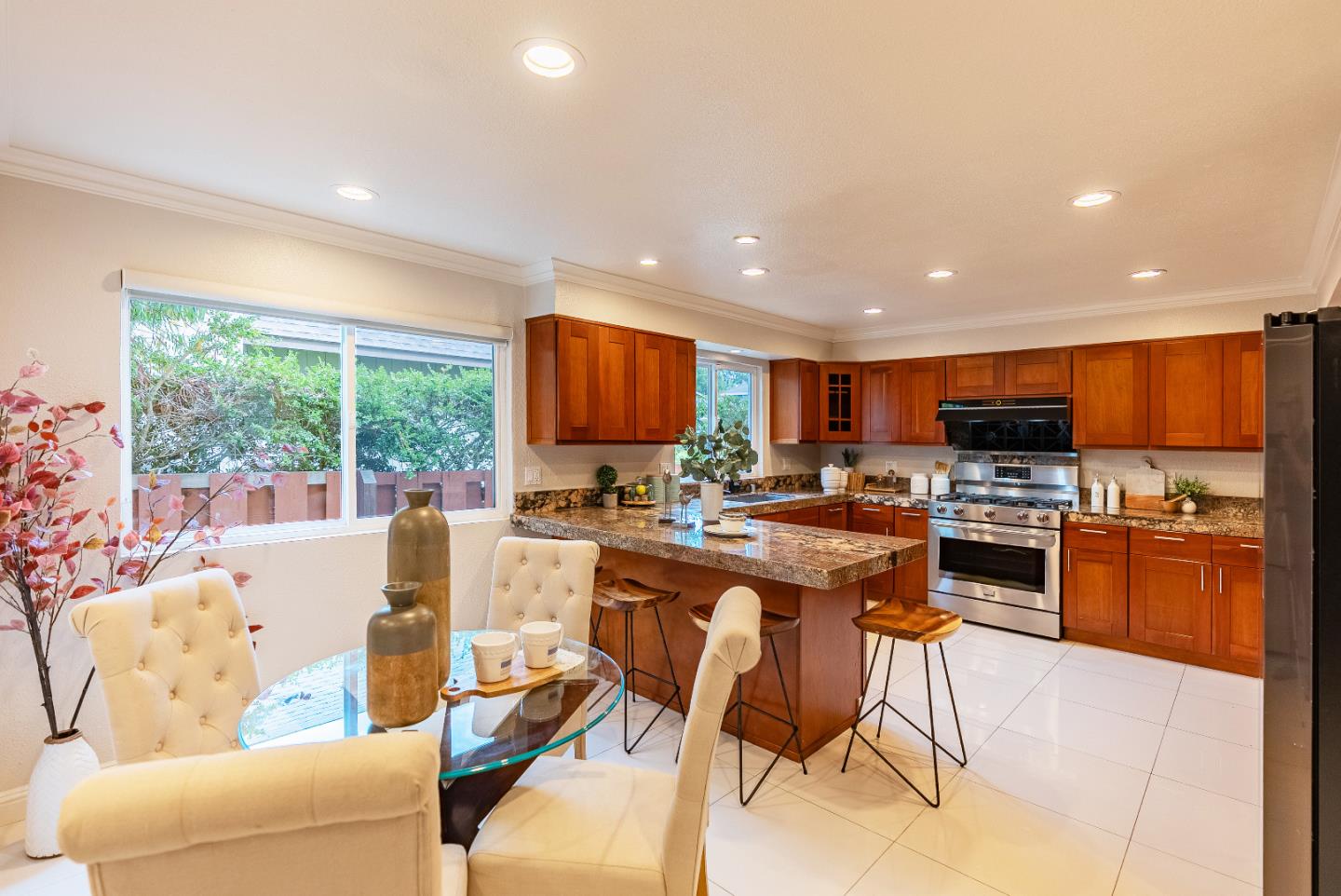 Detail Gallery Image 19 of 46 For 370 Sailfish Isle, Foster City,  CA 94404 - 4 Beds | 3 Baths