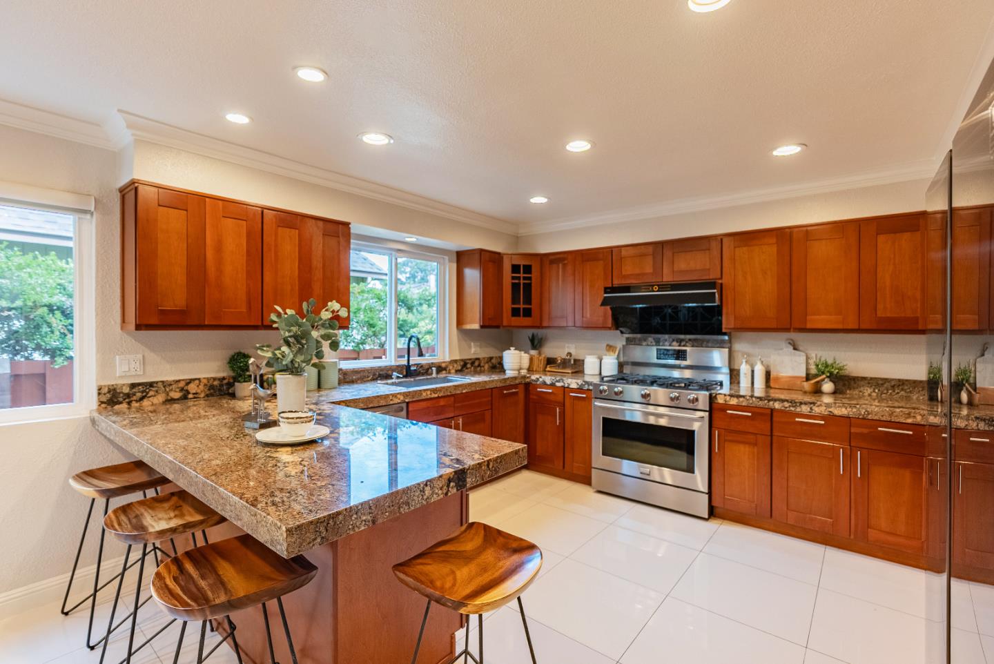 Detail Gallery Image 20 of 46 For 370 Sailfish Isle, Foster City,  CA 94404 - 4 Beds | 3 Baths