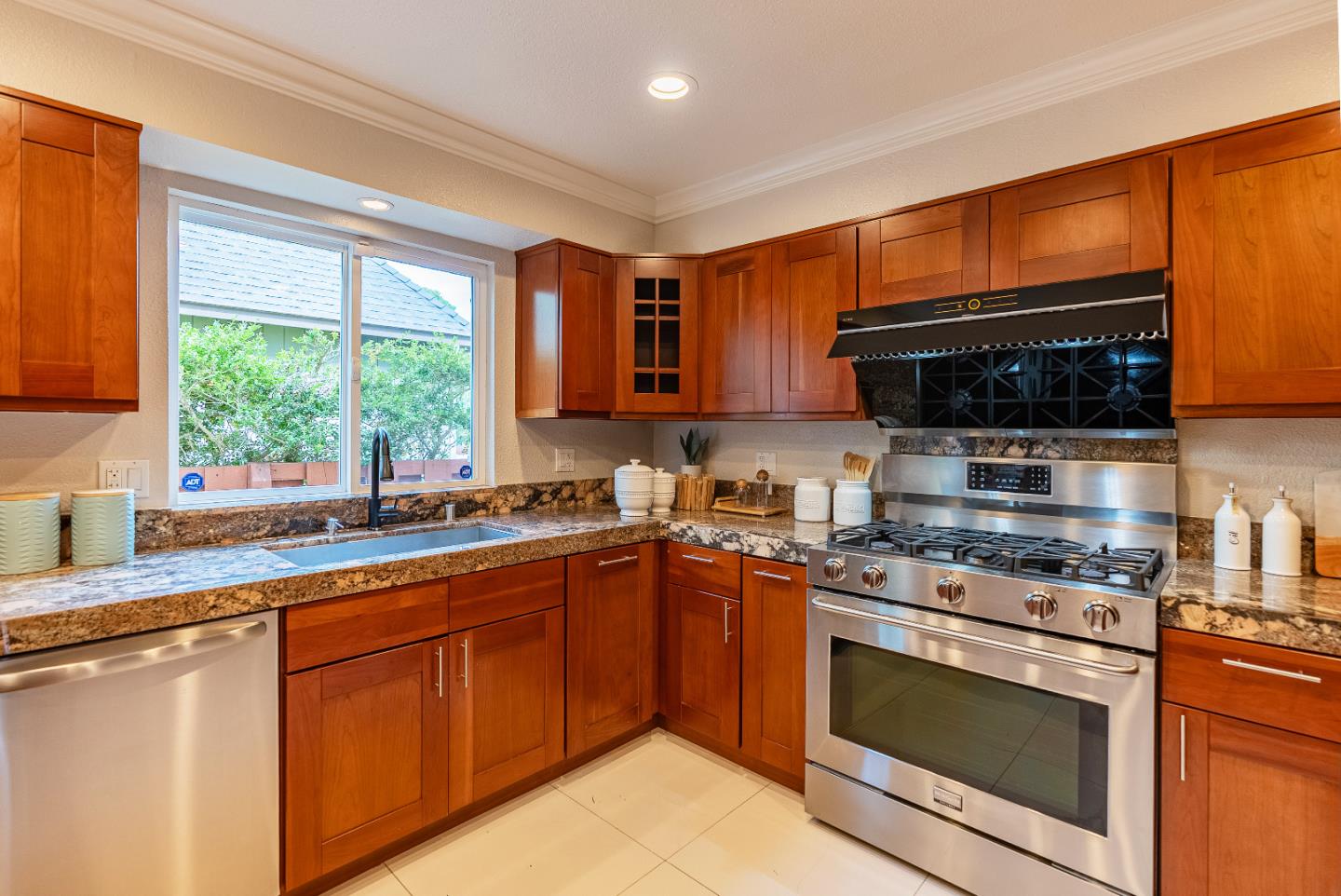Detail Gallery Image 21 of 46 For 370 Sailfish Isle, Foster City,  CA 94404 - 4 Beds | 3 Baths