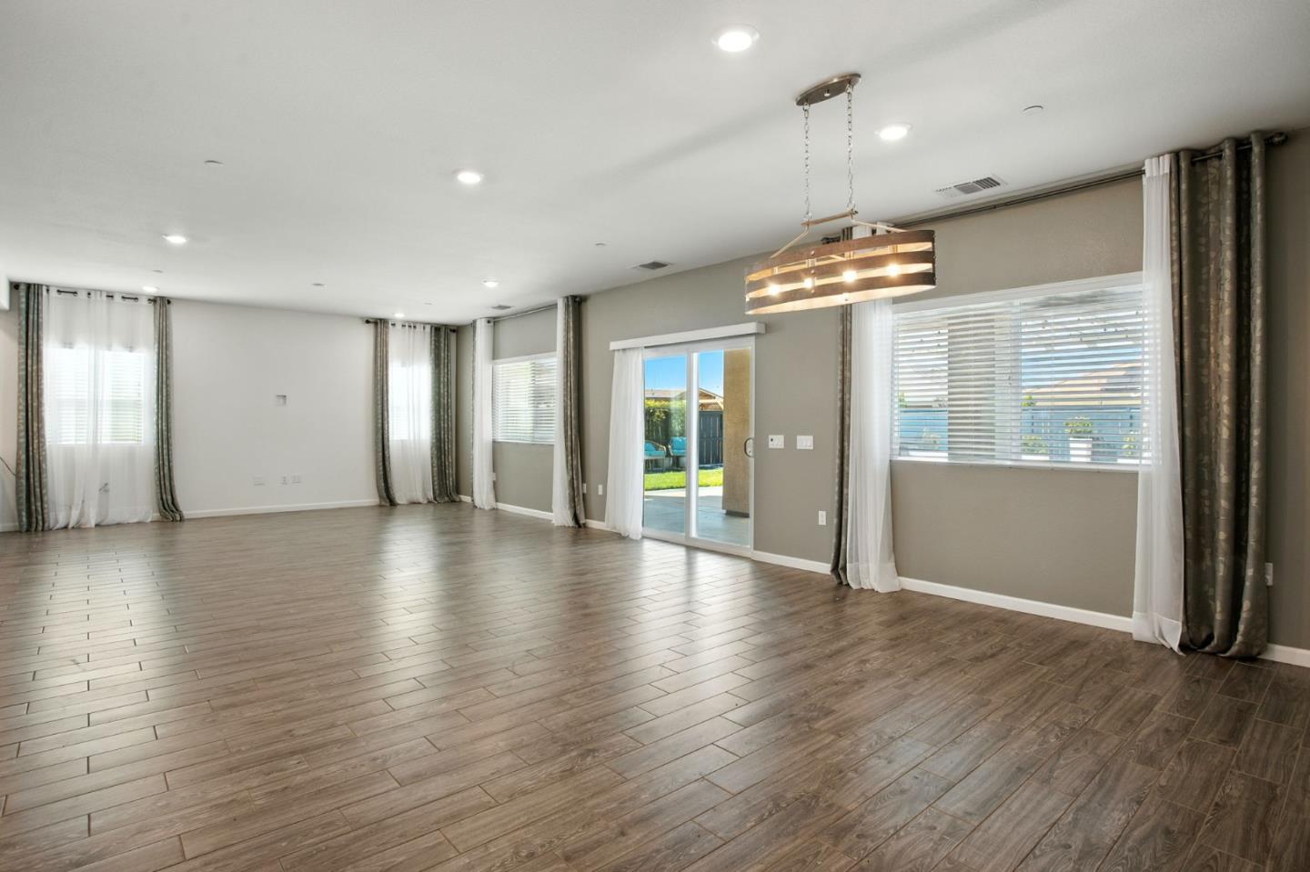 Detail Gallery Image 25 of 46 For 2061 Doncaster Ct, Olivehurst,  CA 95961 - 3 Beds | 2 Baths