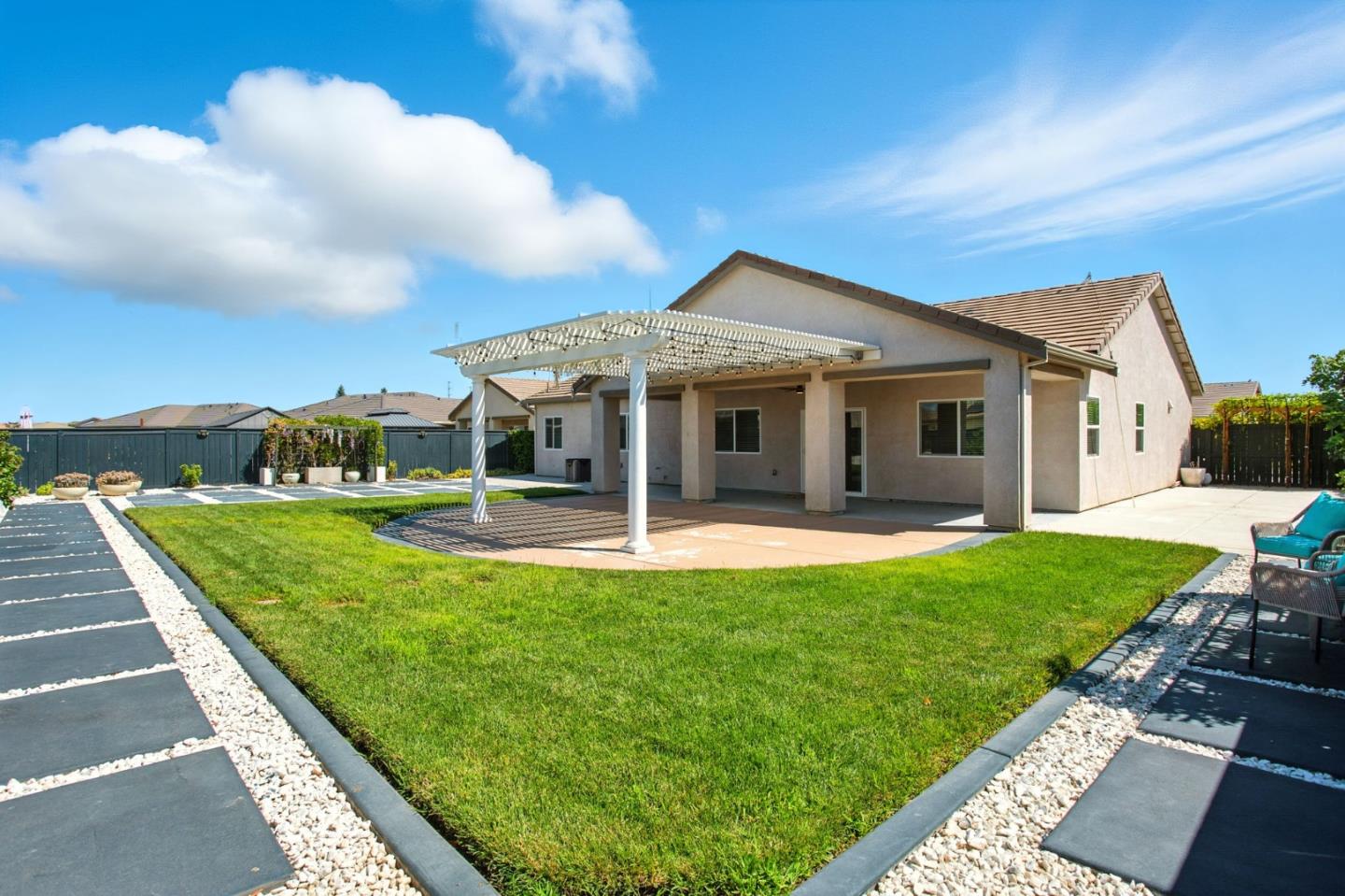 Detail Gallery Image 43 of 46 For 2061 Doncaster Ct, Olivehurst,  CA 95961 - 3 Beds | 2 Baths