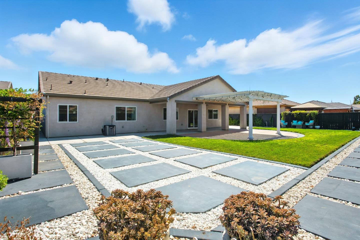 Detail Gallery Image 44 of 46 For 2061 Doncaster Ct, Olivehurst,  CA 95961 - 3 Beds | 2 Baths