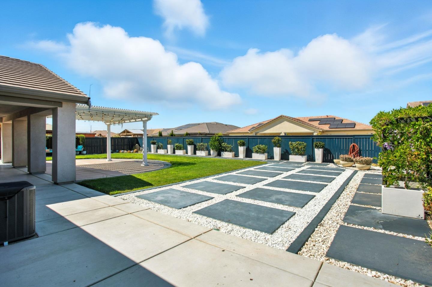Detail Gallery Image 45 of 46 For 2061 Doncaster Ct, Olivehurst,  CA 95961 - 3 Beds | 2 Baths