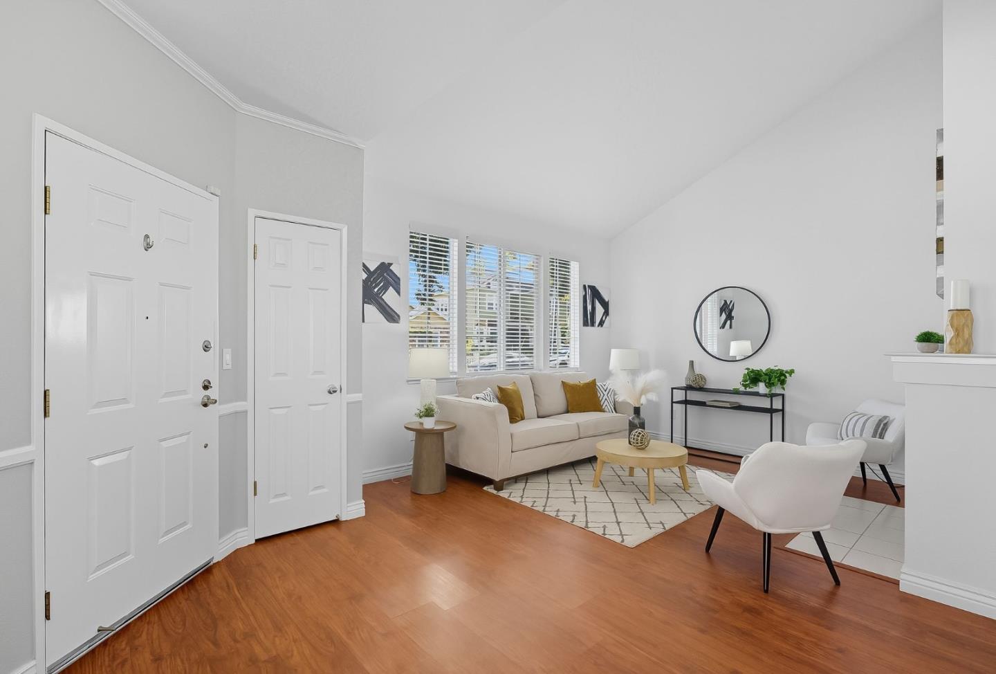 Detail Gallery Image 3 of 45 For 75 S 24th St, San Jose,  CA 95116 - 3 Beds | 2/1 Baths